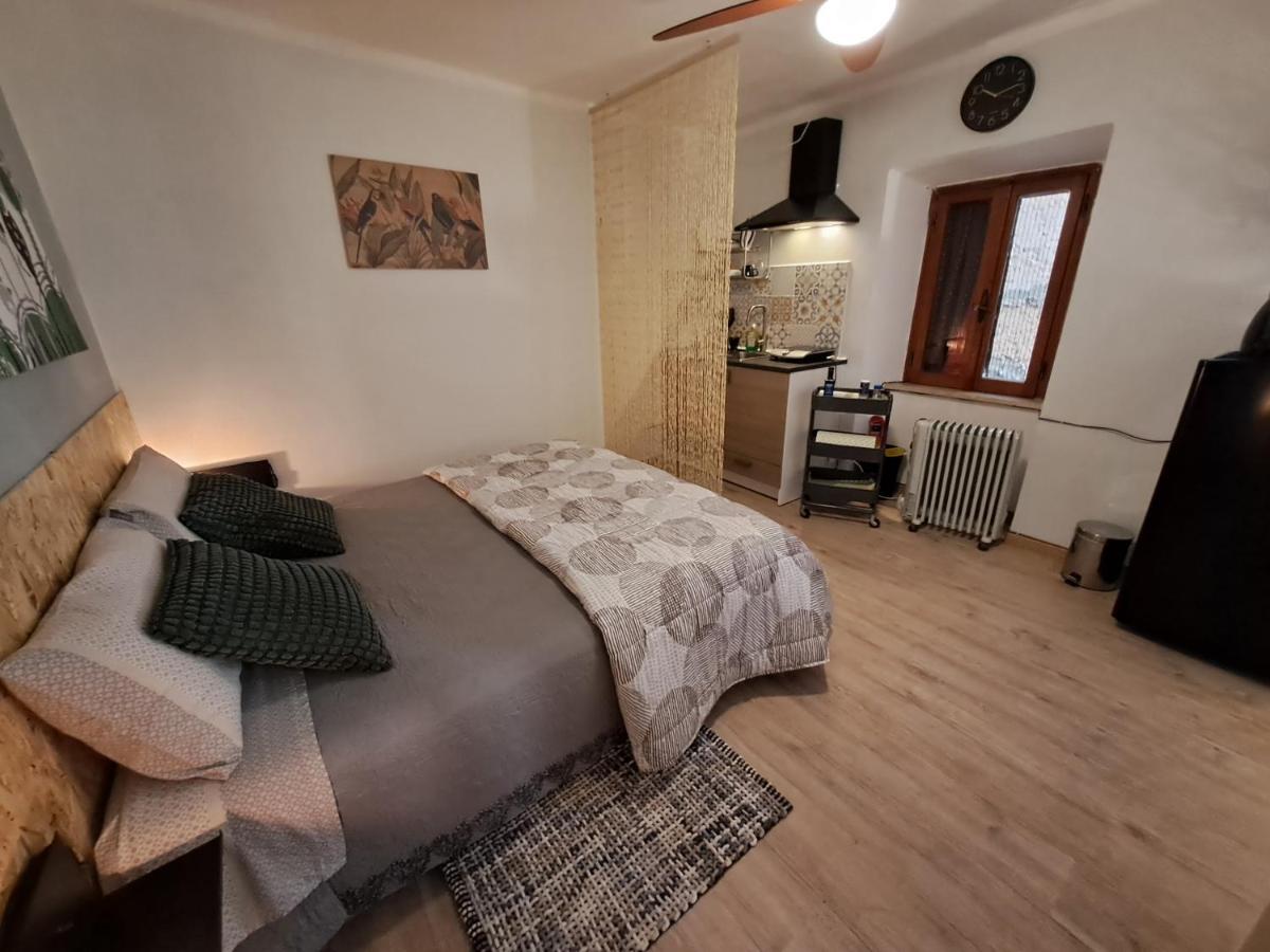 A Casa Di Carla Apartment Sonnino Luaran gambar